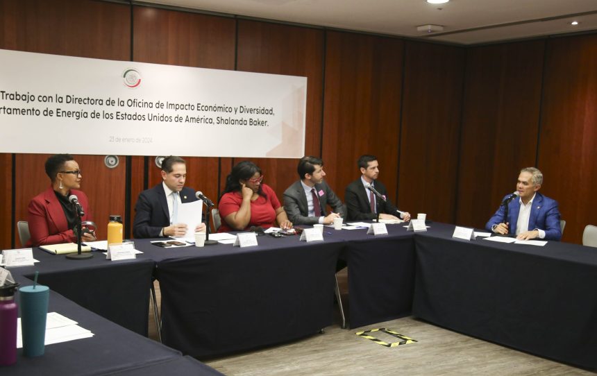 El presidente de la Comisión de Medio Ambiente, Recursos Naturales y Cambio Climático, Raúl Bolaños-Cacho Cué, se pronunció porque los procesos electorales de México y Estados Unidos “no echen atrás” lo que se ha avanzado en temas de cambio climático y de energías renovables, particularmente en nuestro vecino del norte. FOTO: Senado