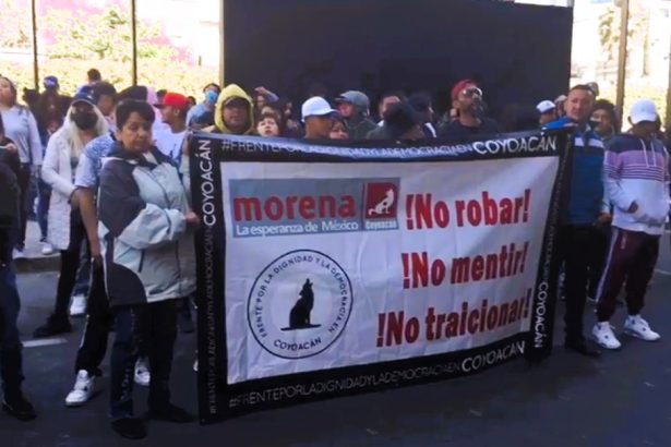 Por vez primera en lo que va de la contienda interna de Morena para las candidaturas a las Alcaldías, un grupo de inconformes se plantó enfrente de la sede del partido en la Ciudad de México para exigir que el presidente, Sebastián Ramírez los recibiera. FOTOS: CDMX Magacín