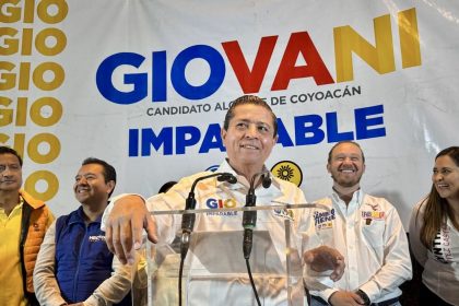En el primer minuto del día, el alcalde Giovani Gutiérrez arrancó su campaña para reelegirse en Coyoacán, abanderado por la alianza Va X la Ciudad de México, y de acuerdo con estudios serios de opinión pública tiene una ventaja de hasta 18% por sobre su adversaria de Morena, PT y PVEM. FOTO: ESPECIAL