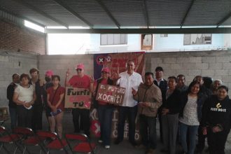 El candidato a la diputación federal por el Distrito 10, Humberto Aguilar Coronado “El Tigre”, asistió a un diálogo ciudadano en favor de la candidata a la presidencia de la República Xóchitl Gálvez Ruiz, realizado en San Antonio Cacalotepec, junta auxiliar de San Andrés Cholula. FOTO: Especial