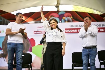 Clara Brugada, candidata de Morena a la Jefatura de Gobierno, negó que su equipo esté detrás de la destrucción y el retiro de propaganda de su contrincante Santiago Taboada. FOTO: Campaña Brugada