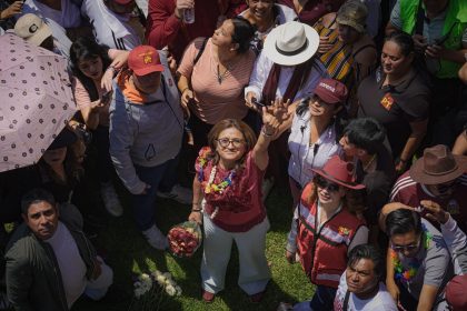 No sorprende a nadie que la candidata de Morena a la Alcaldía de Iztapalapa, Aleida Alavez arrancara muy bien su campaña en esa demarcación, que domina el grupo político que gobierna la CDMX desde 1997. El reto para ella es arrasar. FOTO: Especial