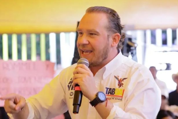 Como ocurrió en la Miguel Hidalgo hace unos días, esta vez en Iztapalapa, líderes de Morena se quitaron sus chalecos guindas, los tiraron al piso y se pusieron unos amarillos del PRD, frente al candidato de la oposición a la Jefatura de Gobierno, Santiago Taboada, en el que de manera sobresaliente participan PRI y PAN. FOTO: Especial