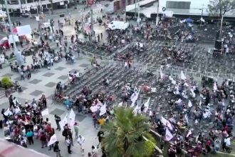 La fractura que prevalece en las bases de Morena en la Gustavo A. Madero ante la imposición del chuchista Janecarlo Lozano como candidato a alcalde ya afectó de manera directa la campaña de Clara Brugada, y está a un tris de que le pegue a su abanderada presidencial, Claudia Sheinbaum. FOTOS: Especial