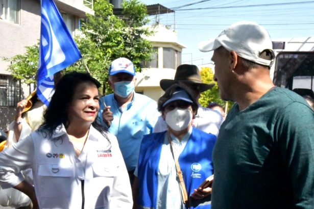 Encontramos oscuridad en calles, pueblos, barrios y colonias de Azcapotzalco, recordó la alcaldesa con licencia, Margarita Saldaña Hernández, quien agregó "hoy conseguimos tener el 100 por ciento de las luminarias funcionando con tecnología LED en toda la demarcación". FOTOS: Especial