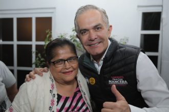 El candidato a la diputación federal por el Distrito VII de la alcaldía Gustavo A. Madero, Miguel Ángel Mancera, pidió a las y los habitantes, informarse sobre los cambios a la Administradora de Fondo para el Retiro (Afore) que el Movimiento de Regeneración Nacional (Morena) busca aprobar en la Cámara de Diputados. FOTO. Especial
