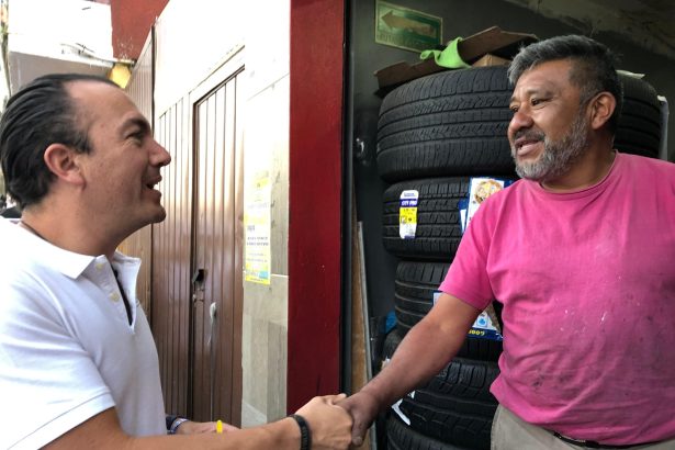 Tras darse a conocer un desplegado por el jefe de Gobierno, Martí Batres, presumiendo la adhesión de Carlos Gómez Hernández, alcalde de Cuajimalpa como parte de la “transformación”, el candidato de la “Alianza Va por la CDMX” para gobernar la demarcación, Carlos Orvañanos, exhortó al mandatario a no inmiscuirse ni intentar alterar el proceso electoral de la alcaldía. FOTOS: Especial