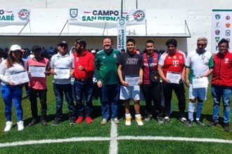 Además se continuará e impulsará con un mayor numero de elementos ciudadanos y de la policía auxiliar, mejorar la movilidad en las zonas escolares, promoviendo rutas seguras para los alumnos y padres de familia. FOTOS: Especial