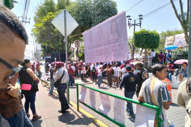 El candidato de Morena a la Alcaldía La Magdalena Contreras, Fernando Mercado trae una racha en que todo le sale mal. Este lunes, de nueva cuenta, le falló a sus candidatas Clara Brugada y Claudia Sheinbaum. FOTO: Especial