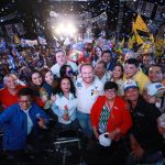 Al cerrar su campaña, la candidata a la reelección por Azcapotzalco de la alianza PAN, PRI y PRD, Margarita Saldaña, pidió a los ciudadanos acudir a las urnas el próximo 2 de junio para que México no siga siendo rehén de unos cuantos, sino que “sea un país libre y camine hacia la democracia y a la prosperidad”. FOTO: Especial