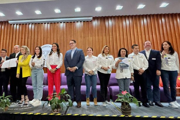Los candidatos a alcaldes en la Ciudad de México por el PAN, PRI Y PRD firmaron este martes el Compromiso por la Paz: Estrategias de política Publicas por la Paz en la capital del país. FOTO: Especial