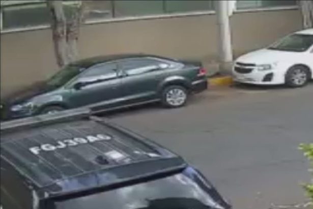 Con el respaldo del PAN de la CDMX, Paulina Delgado Gómez, esposa de Édgar Ramírez, el jefe de Unidad de Vía Pública de la Alcaldía Álvaro Obregón, denunció que la Fiscalía capitalina –que encabeza el fiscal cuñado, Ulises Lara– pretende sembrarle un delito, pues cuando lo detuvieron este viernes por la tarde. FOTO: X / Luisa Gutiérrez