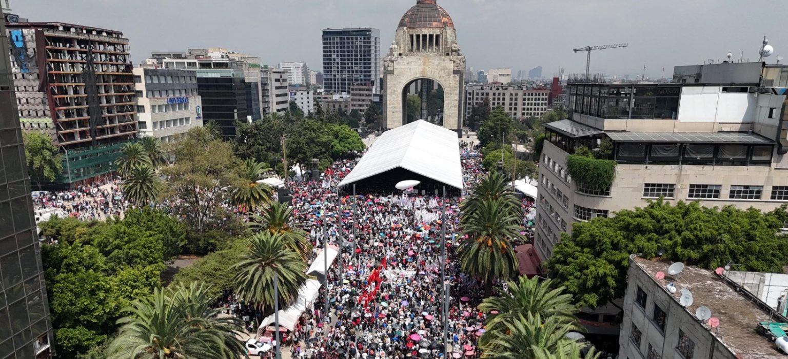 El Jefe de Gobierno de la Ciudad de México, Martí Batres, presentó su informe anual de actividades al cumplirse 12 meses de haber asumido el cargo, sucediendo a Claudia Sheinbaum, actual presidenta electa de México. La presentación tuvo lugar en la explanada del Monumento a la Revolución, donde Batres destacó los logros más significativos de su administración en el último año.