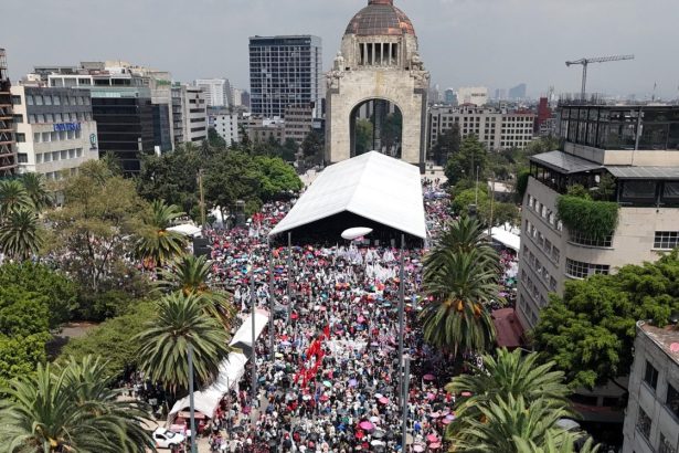 El Jefe de Gobierno de la Ciudad de México, Martí Batres, presentó su informe anual de actividades al cumplirse 12 meses de haber asumido el cargo, sucediendo a Claudia Sheinbaum, actual presidenta electa de México. La presentación tuvo lugar en la explanada del Monumento a la Revolución, donde Batres destacó los logros más significativos de su administración en el último año.