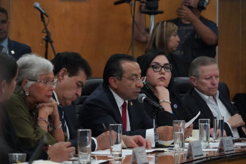 Finalmente, el magistrado presidente del Poder Judicial de la Ciudad de México reiteró la importancia de realizar reformas siempre y cuando se respeten los derechos y la carrera de todos los empleados que por años han dedicado su vida a impartir justicia en este país