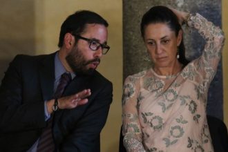 En el equipo de Clara Brugada, uno de los temas de discusión es qué hacer con la petición de Claudia Sheinbaum de que el diputado electo, Víctor Romo, sea el coordinador de Morena en el Congreso de la Ciudad de México. FOTO: Especial / Archivo