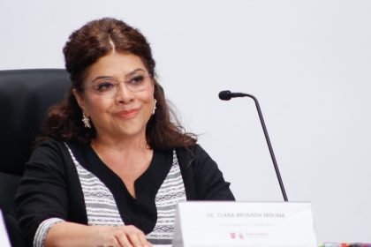El asunto se planteó este jueves en la columna Mensaje Político de Alejandro Lelo de Larrea, con el encabezado “La imperiosa necesidad de proteger funcionarios”. Y precisamente de ello habló horas después la jefa de Gobierno, Clara Brugada, en conferencia de prensa. FOTO: Especial