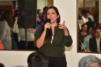 Las leyes en materia de Telecomunicaciones y de Seguridad, y que le daría facultades al Gobierno para conocer la geolocalización o ubicación GPS de cualquier persona, amenazando su privacidad y sus libertades, es reprobable y es un intento autoritario de controlar lo que se dice.