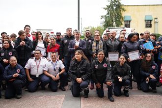 Mauricio Tabe, alcalde de Miguel Hidalgo, reconoció el trabajo de los socorristas, voluntarios y paramédicos que con su entrega han colocado a la demarcación con el mejor tiempo de respuesta para atender emergencias en la Ciudad de México. FOTO: Especial