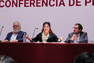 La jefa de gobierno Clara Brugada anunció que el próximo viernes comenzarán los foros para elaborar todo el contenido de políticas públicas para frenar la gentrificación en la Ciudad de México. como parte del Bando 1 que expidió la semana anterior, el cual “no es el punto final, sino el parteaguas” de la estrategia global contra este fenómeno social. FOTO: Especial