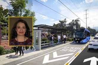 La Ciudad de México cuenta con más de 13 mil kilómetros de vías primarias y secundarias, pero sólo tiene 500 kilómetros de ciclovías que se concentra en siete demarcaciones territoriales, por lo que es necesario implementar una estrategia integral de movilidad para tener un transporte de pasajeros eficiente y que ayude a reducir los tiempos de traslados, exhorta Miriam Téllez Ballesteros, académica de la Facultad de Arquitectura de la UNAM. FOTOS: Especial
