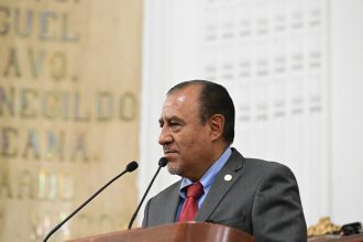 El legislador Pablo Trejo Pérez (PRD) advirtió el crecimiento exponencial del parque vehicular en la metrópoli, que actualmente supera los 6.4 millones de unidades, particularmente automóviles y motocicletas, lo que genera desafíos para la seguridad vial y la movilidad urbana. FOTO: Especial