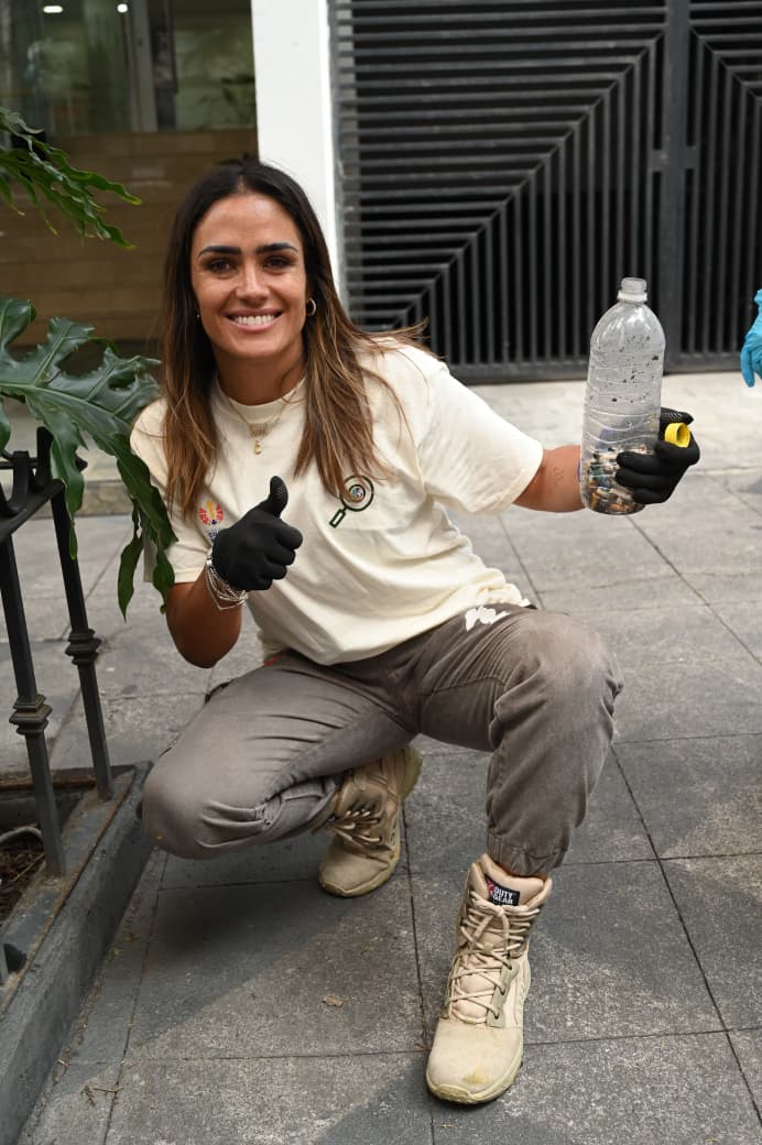 Este fin de semana, la alcaldesa Alessandra Rojo de Vega encabezó una jornada de recolección y limpieza en la vía pública, que recorrió varios kilómetros en calles de las colonias Juárez, San Rafael, Tabacalera y Cuauhtémoc, terminando en la explanada del Monumento a la Madre. FOTO: Especial