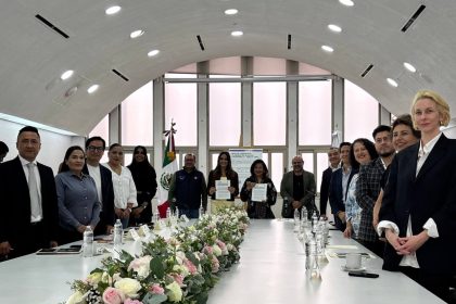 Con el objetivo de garantizar dignidad en la partida de quienes más lo necesitan, la alcaldesa de Cuauhtémoc, Alessandra Rojo de la Vega firmó un Convenio de Colaboración con la funeraria J. García López, mediante el cual se otorgarán cremaciones gratuitas a personas en situación de calle que fallezcan en la demarcación. FOTO: Especial