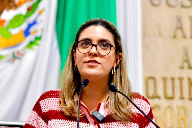 La diputada Cecilia Vadillo, de Morena, o no sabe contar, o ya imitó las malas prácticas políticas de su aliado político, el Diputado 777, Víctor Romo, con quien se sale a patrullar las calles de la Miguel Hidalgo. FOTO: Especial
