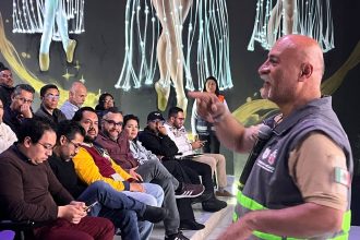 El día de hoy se llevó a cabo la primera capacitación a la estructura de la alcaldía con el “Sistema de Comando de Incidentes (SCI)” impartido por José Vázquez de la Secretaría de Gestión Integral de Riesgos y Protección Civil la Ciudad de México. FOTOS: Especial