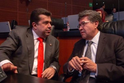 Si el diputado Pedro Haces se comporta como personaje que puede moverse en avión o helicóptero privados, celebrar su fiesta de cumpleaños en España o festejar con amigos en restaurante de suntuoso hotel de la Ciudad de México es porque posee recursos para hacerlo. FOTO: Especial