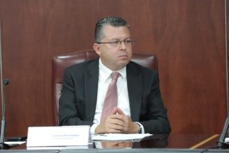 Desde el 28 de mayo, más de 4 meses, el Tribunal Electoral de la Ciudad de México, que preside Armando Ambriz, recibió el mandato de la Sala Superior del Tribunal Electoral del Poder Judicial de la Federación para que emita un resolutivo en el que reproduzca su sentencia en que se reconoce a Nora Arias como la presidenta del PRD Ciudad de México. FOTO: Especial