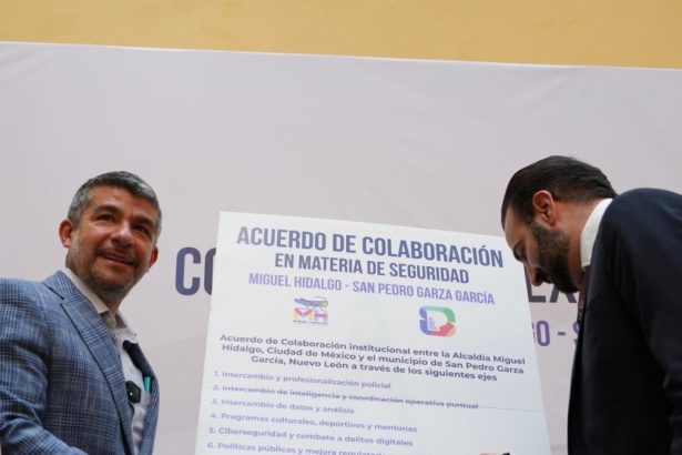 El alcalde de Miguel Hidalgo, Mauricio Tabe, y el presidente municipal de San Pedro Garza García, Nuevo León, Mauricio Farah Giacoman firmaron un Acuerdo de Colaboración para intercambiar experiencias exitosas en seguridad y en modelos de gestión que han dado buenos resultados. FOTOS: Especial
