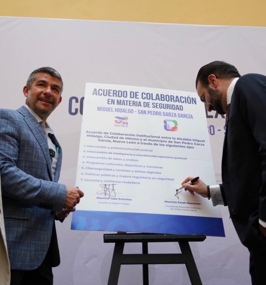 El alcalde de Miguel Hidalgo, Mauricio Tabe, y el presidente municipal de San Pedro Garza García, Nuevo León, Mauricio Farah Giacoman firmaron un Acuerdo de Colaboración para intercambiar experiencias exitosas en seguridad y en modelos de gestión que han dado buenos resultados. FOTOS: Especial