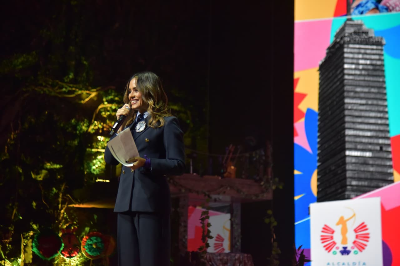 Al presentar su Primer Informe de Gobierno, la alcaldesa de la Cuauhtémoc, Alessandra Rojo de la Vega, destacó avances importantes en el acento feminista de su administración, en seguridad y orden público, recuperación de espacios públicos, privilegio de acciones ecológicas, confianza y cercanía con la gente, lo que ha brindado prosperidad y mejor calidad de vida para los habitantes de la demarcación. FOTO: Especial