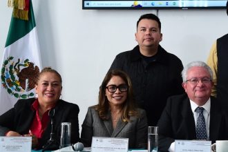 El titular de la Secretaría de Educación, Ciencia, Tecnología e Innovación de la Ciudad de México, Pablo Enrique Yanes Rizo, compareció ante las Comisiones Unidas de Educación, Ciencia, Tecnología e Innovación, de Deporte y de Juventud del Congreso local, como parte de la glosa del Primer Informe de la jefa de Gobierno, Clara Marina Brugada Molina. FOTO: Especial